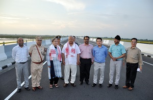 The Governor of Arunachal Pradesh Shri P.B. Acharya and State�s First Lady Smt Kavita Acharya at the Bhupen Hazarika Setu, Dhola, Assam on 4th August 2017. 